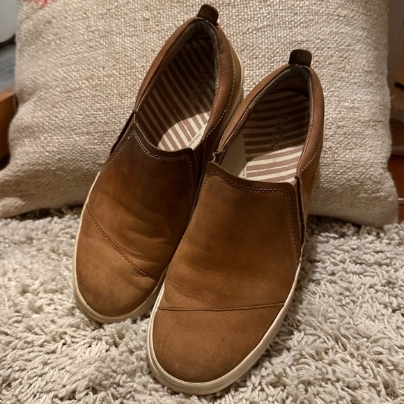 Taos Footwear Shoes - Taos Footwear LeatherWomen's Slip-On Sneakers
